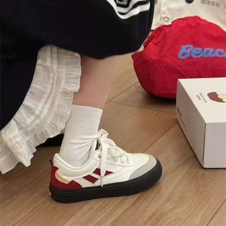 Damen Sneakers im sportlichen Design mit atmungsaktiven Mesh-Einsätzen und dämpfender Sohle R&B