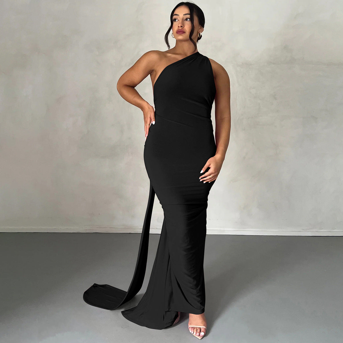 Damen Elegantes One-Shoulder Maxikleid mit figurbetonter Silhouette R&B
