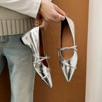 Damen spitz zulaufende Flats mit verstellbaren Riemen und glänzender Oberfläche EB