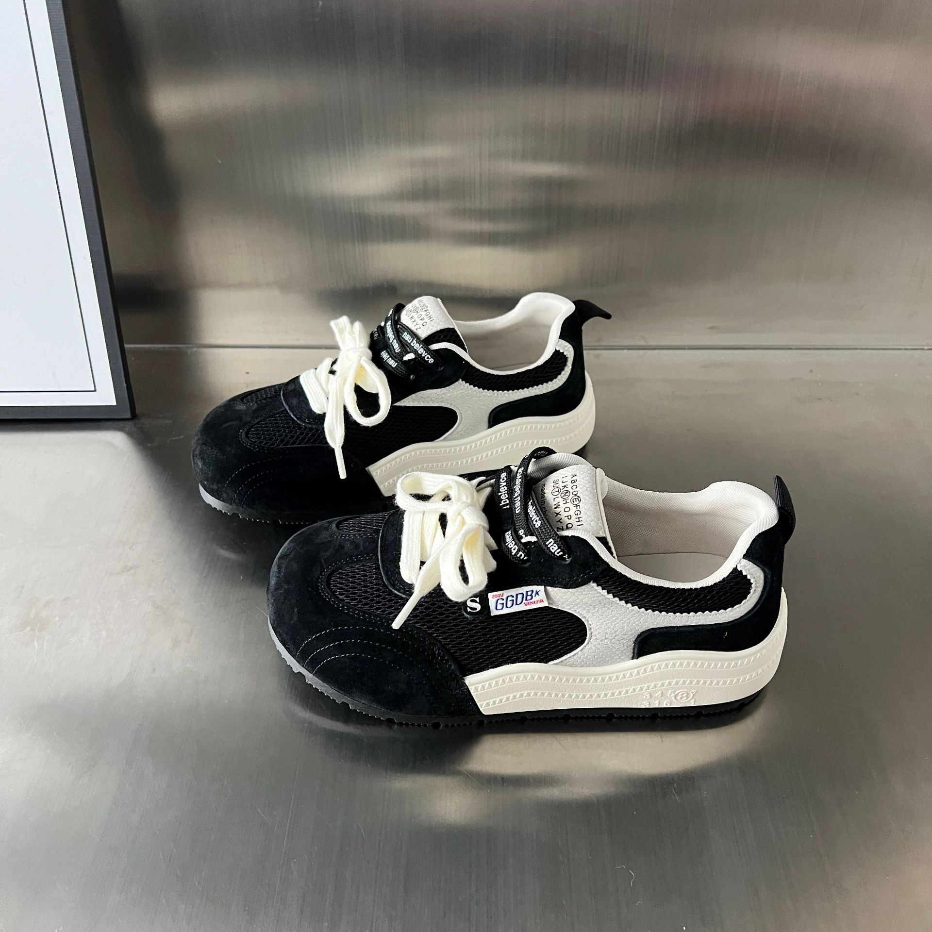 Damen Sportliche Sneakers mit atmungsaktiver Mesh-Oberfläche und eleganter Wildleder-Applikation R&B