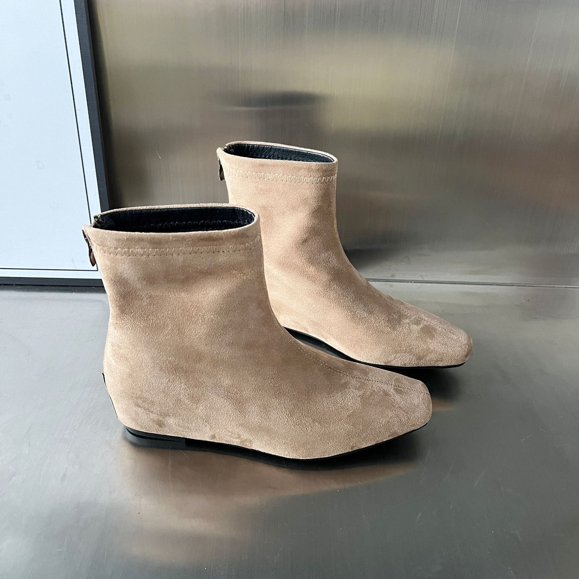 Damen Ankle Boots aus hochwertigem Wildleder mit dekorativem Reißverschluss R&B