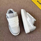 Damen Sneakers mit glänzendem Obermaterial und bequemer Schnürung R&B