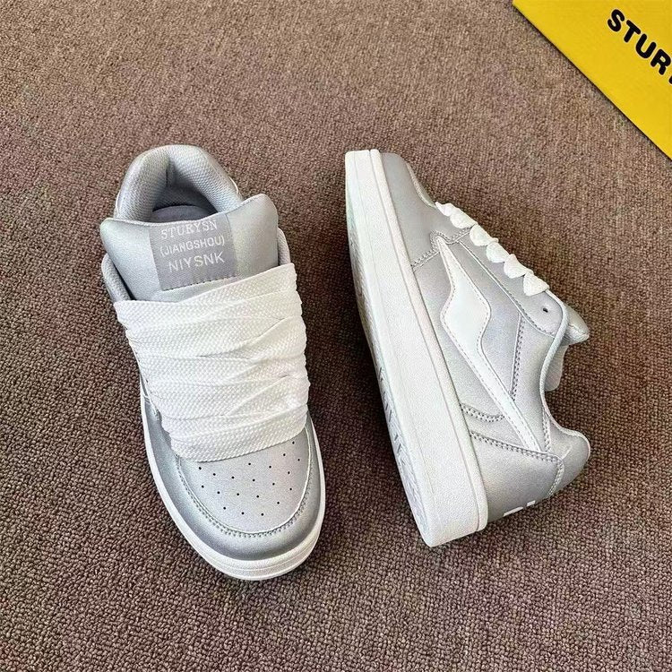 Damen Sneakers mit glänzendem Obermaterial und bequemer Schnürung R&B