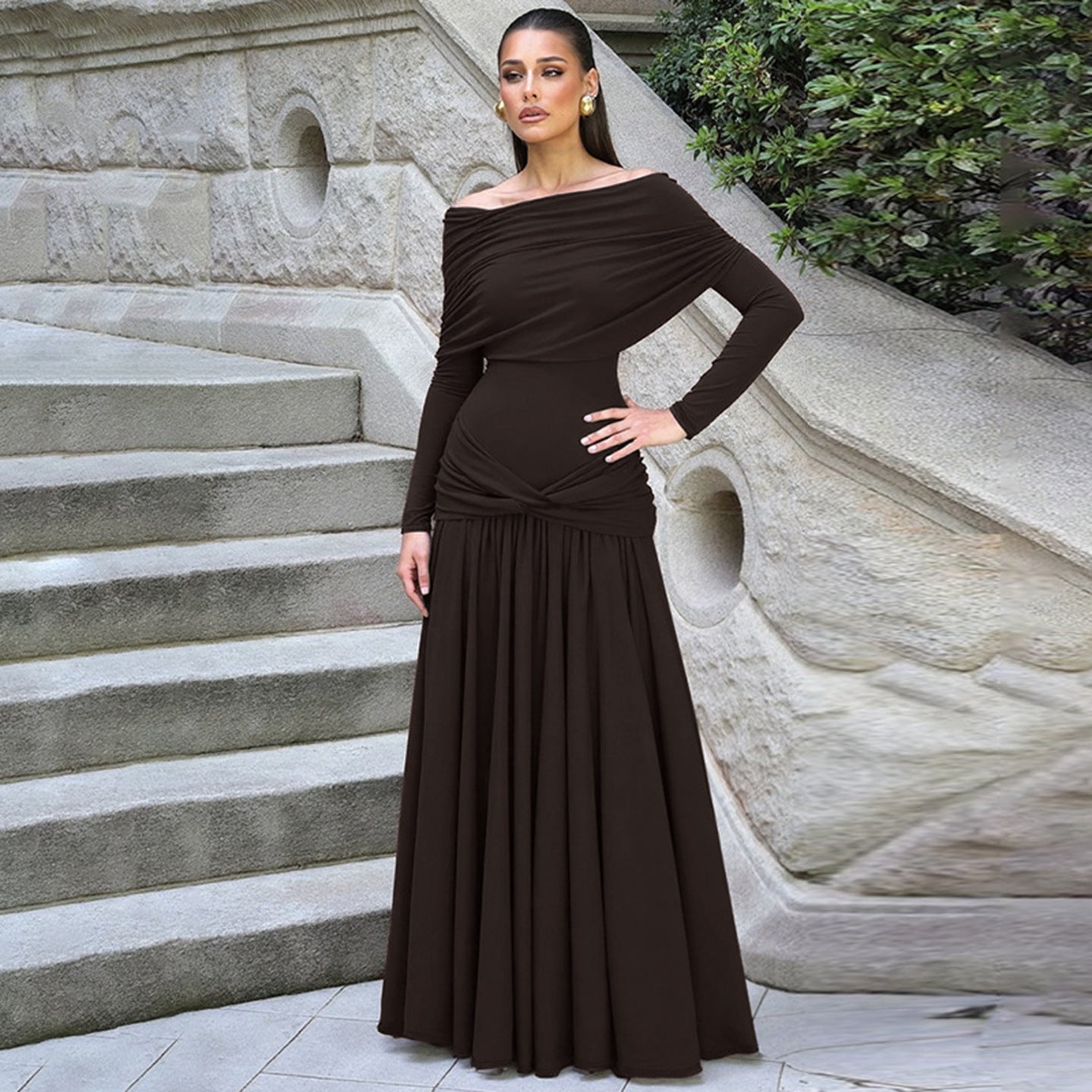 Damen Elegantes Langkleid mit gekreuztem Tailleneinsatz und schulterfreiem Ausschnitt R&B