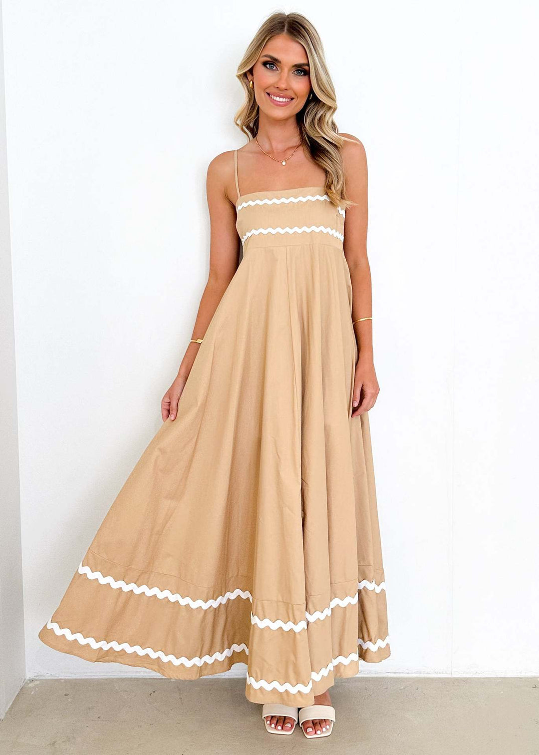 Damen Maxikleid mit eleganten Rüschendetails R&B