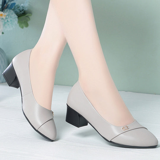 Damen elegante Pumps mit komfortablem Blockabsatz und modischem Schmuckdetail R&B