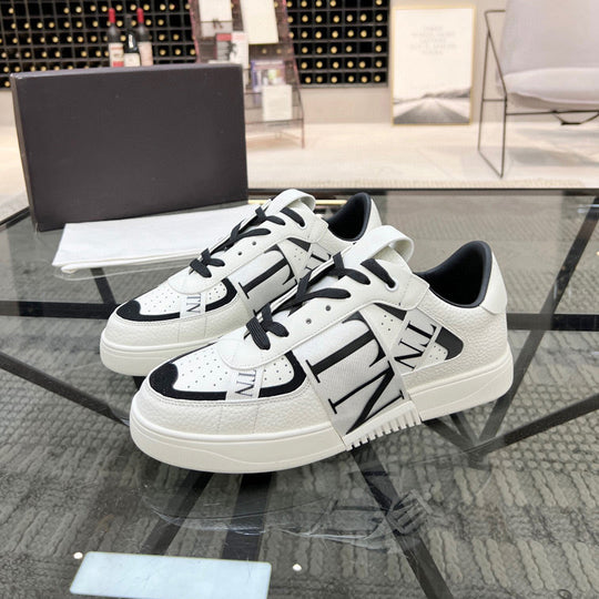 Damen Modische Sneakers mit trendigem Logo-Detail und atmungsaktiver Oberflächenstruktur R&B