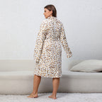 Damen Flauschiger Leoprint Bademantel mit Gürtel R&B