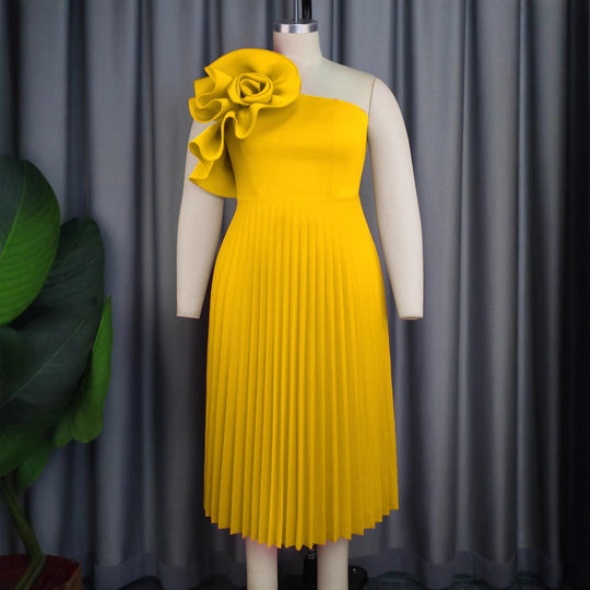 Damen Faltenrock Abendkleid mit asymmetrischem Schnitt und dekorativer Blütenapplikation R&B
