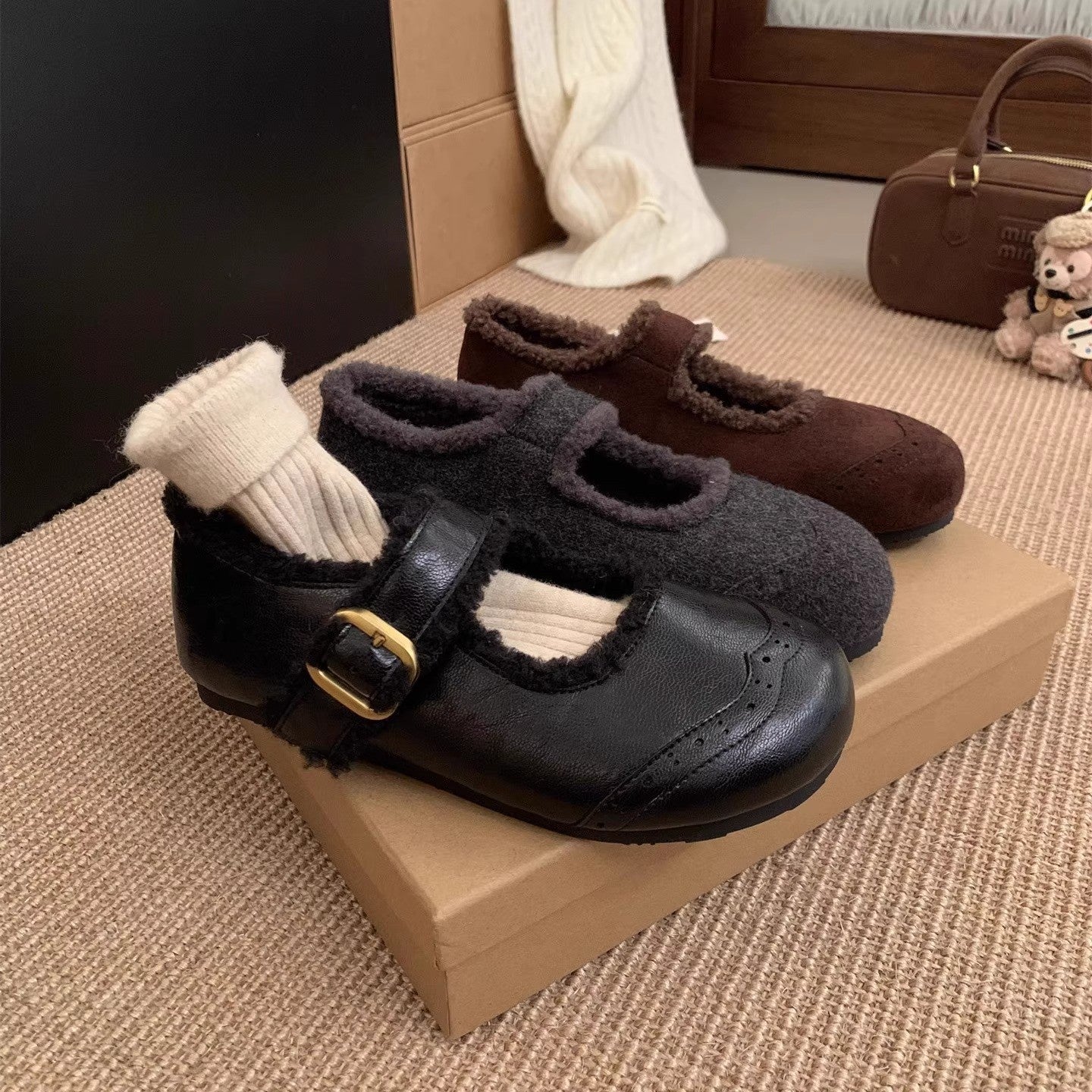 Damen Hausschuhe mit verstellbarem Riemen und kuscheligem Innenfutter R&B