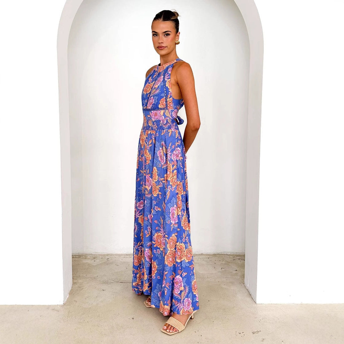 Damen Maxikleid mit elegantem Halterneck und buntem floralen Design R&B