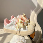 Damen Modische Sneakers mit verspieltem Schnürsystem und bunten Applikationen R&B
