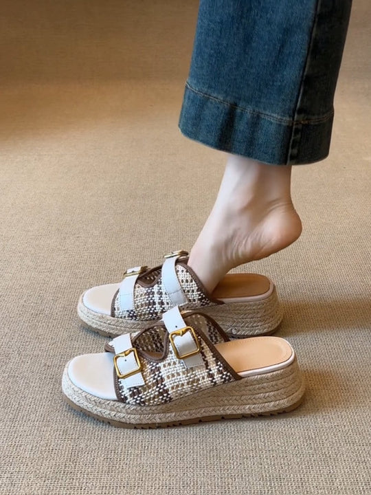 Damen komfortable Wedge-Pantoletten mit doppeltem Riemchen und geflochtenem Detail R&B