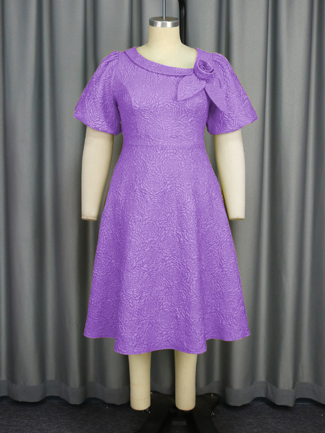 Damen Kleid mit elegantem Blumendruck und dekorativer Schleifenverzierung R&B