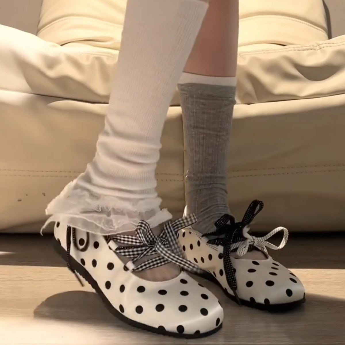 Damen Freizeit-Ballerinas mit modischem Punkte-Design und verstellbaren Schleifen R&B