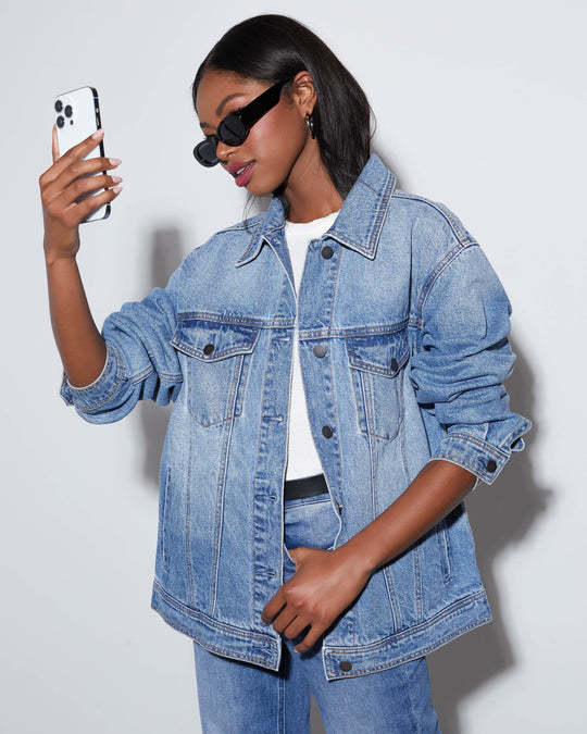 Damen Oversized Denimjacke mit modernen Details R&B