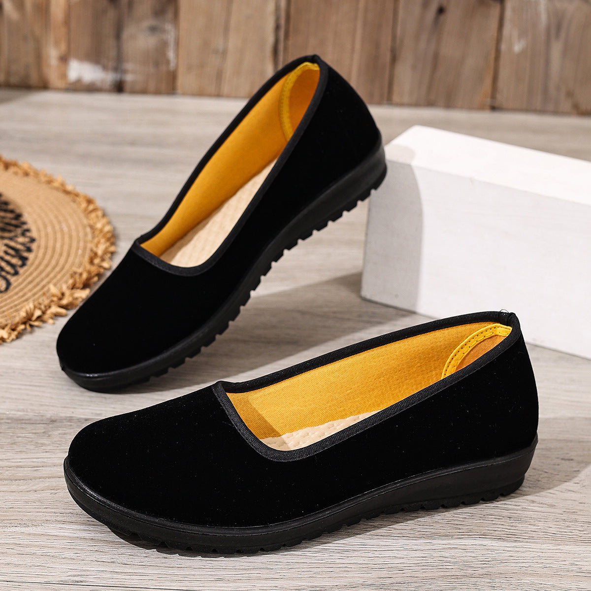 Damen Bequeme und elegante Slipper aus hochwertigem Samt R&B