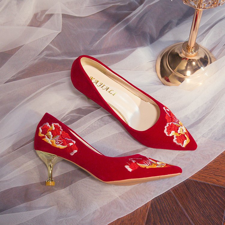 Damen Spitzen-Pumps mit floralem Stickdesign und elegantem goldfarbenen Absatz R&B