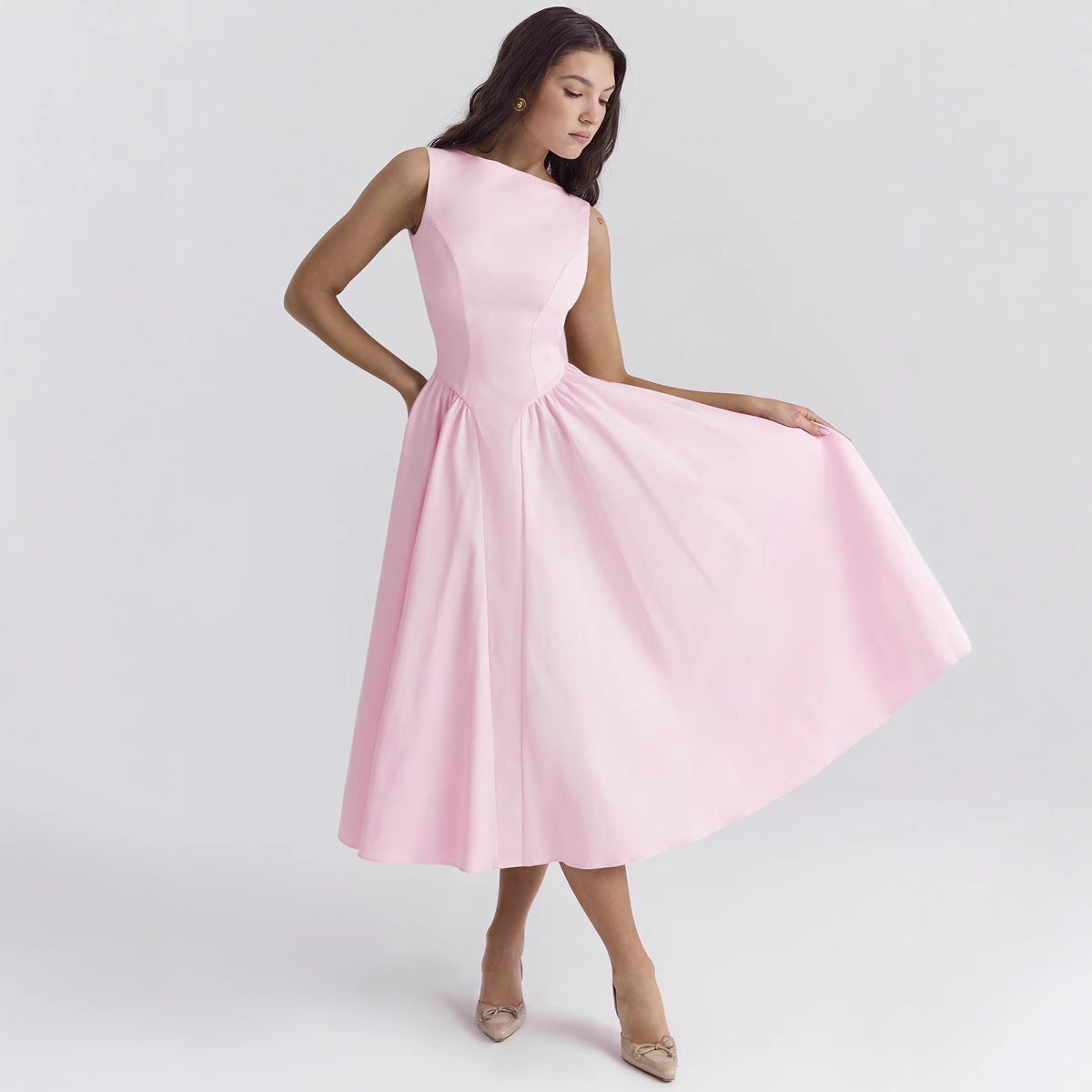 Damen Cocktailkleid mit elegantem Taillenbetonung und schwingendem Rock R&B