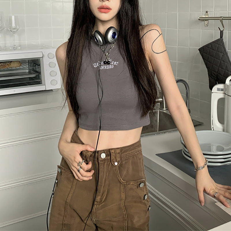 Damen-Crop-Top mit hohem Kragen und dezentem Schriftzug R&B
