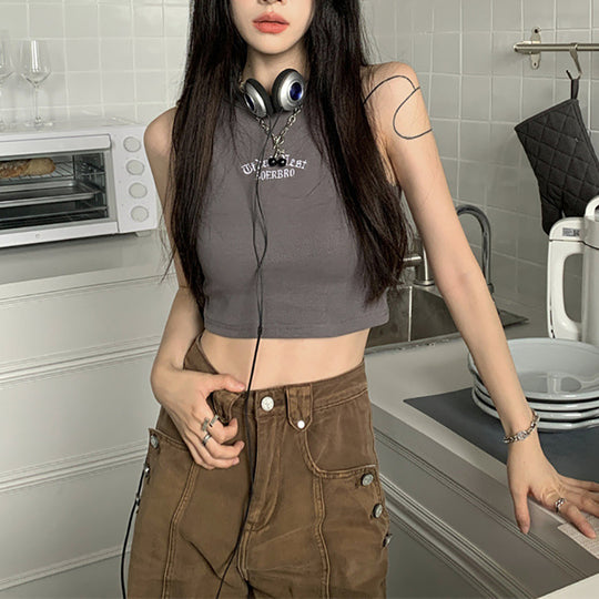 Damen-Crop-Top mit hohem Kragen und dezentem Schriftzug R&B
