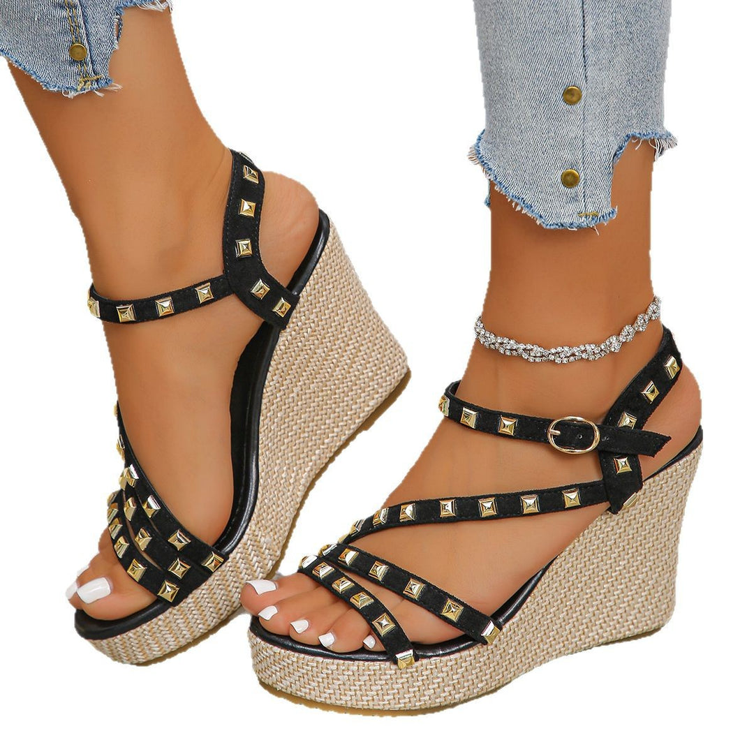 Damen Wedge-Sandalen mit eleganten Nieten und geflochtenem Absatz R&B