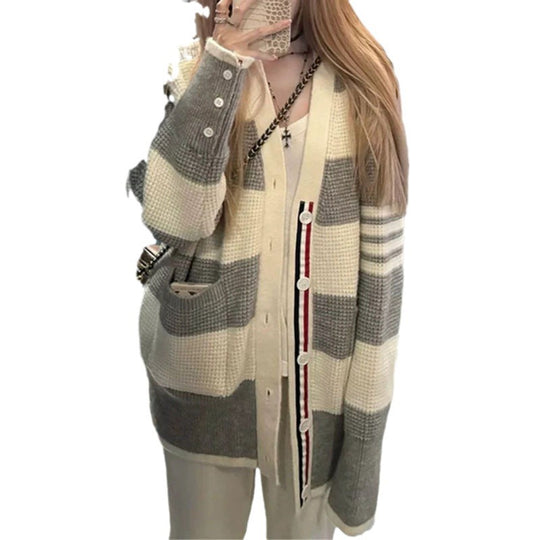 Damen lässiger Strickcardigan mit gestreiftem Muster und praktischen Taschen R&B