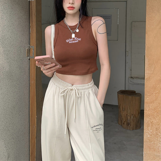 Damen-Crop-Top mit hohem Kragen und dezentem Schriftzug R&B