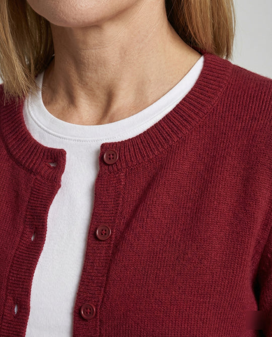 Damen kurz geschnittener Feinstrickcardigan mit sichtbarer Knopfreihe geripptem Saum und legerer Schulterpartie R&B