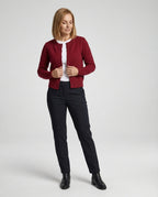 Damen kurz geschnittener Feinstrickcardigan mit sichtbarer Knopfreihe geripptem Saum und legerer Schulterpartie R&B