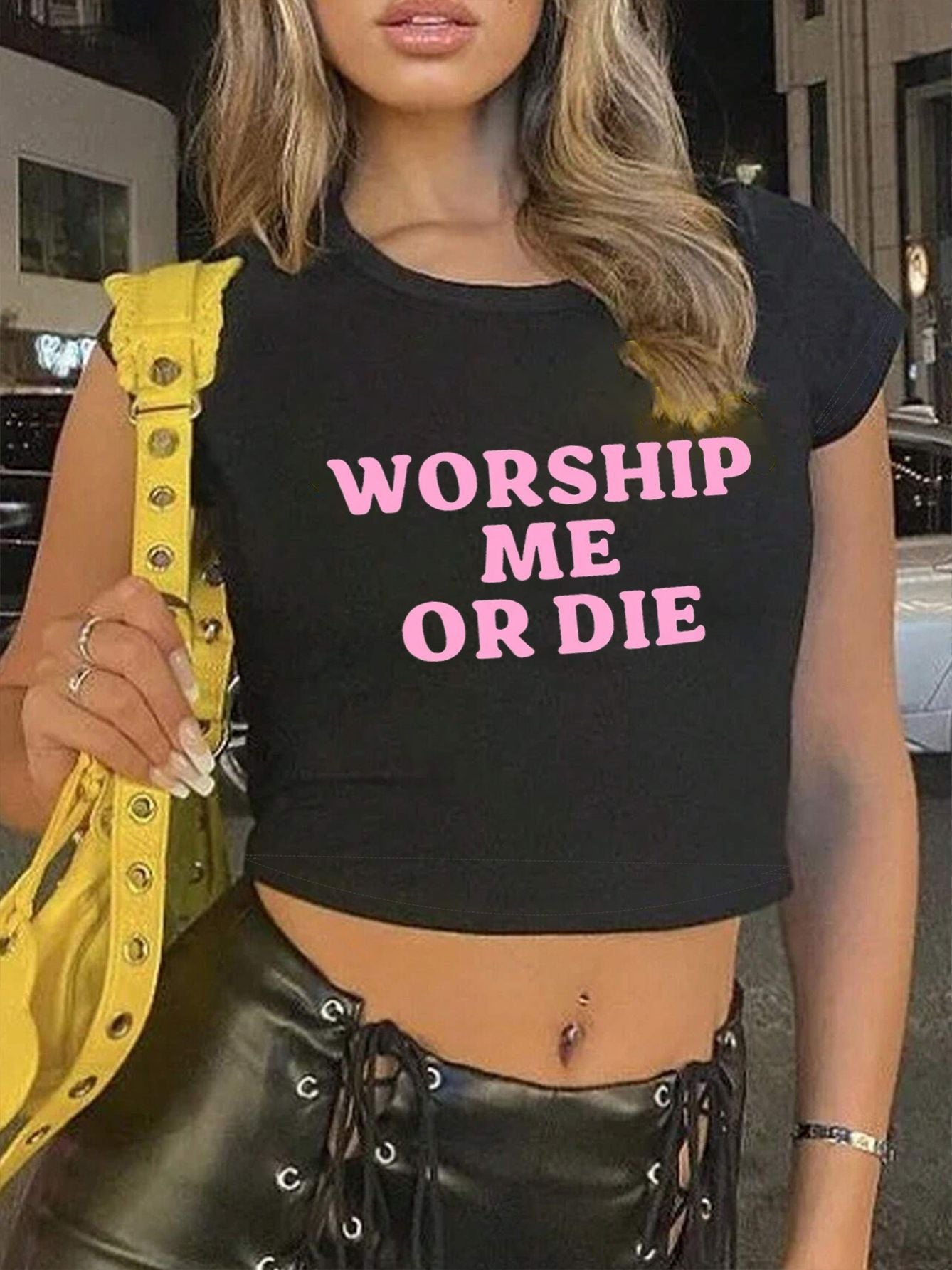 Damen Crop-T-Shirt mit auffälligem Statementdruck R&B