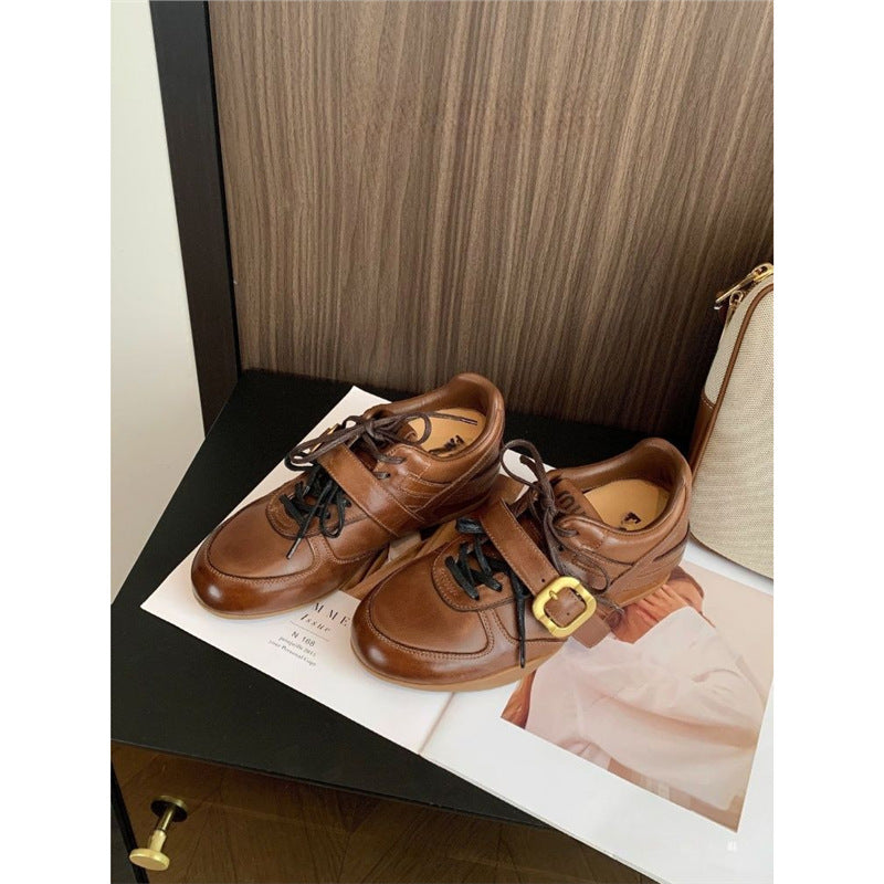 Damen sportliche Sneakers mit innovativem Schnürsystem und modischem Buckle-Riemen R&B