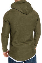 Herren Langarm Kapuzenpullover mit sportlichem Schnitt und feiner Struktur