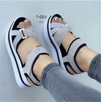 Damen Plateau-Sandalen mit verstellbaren Riemen und gepolstertem Fußbett R&B