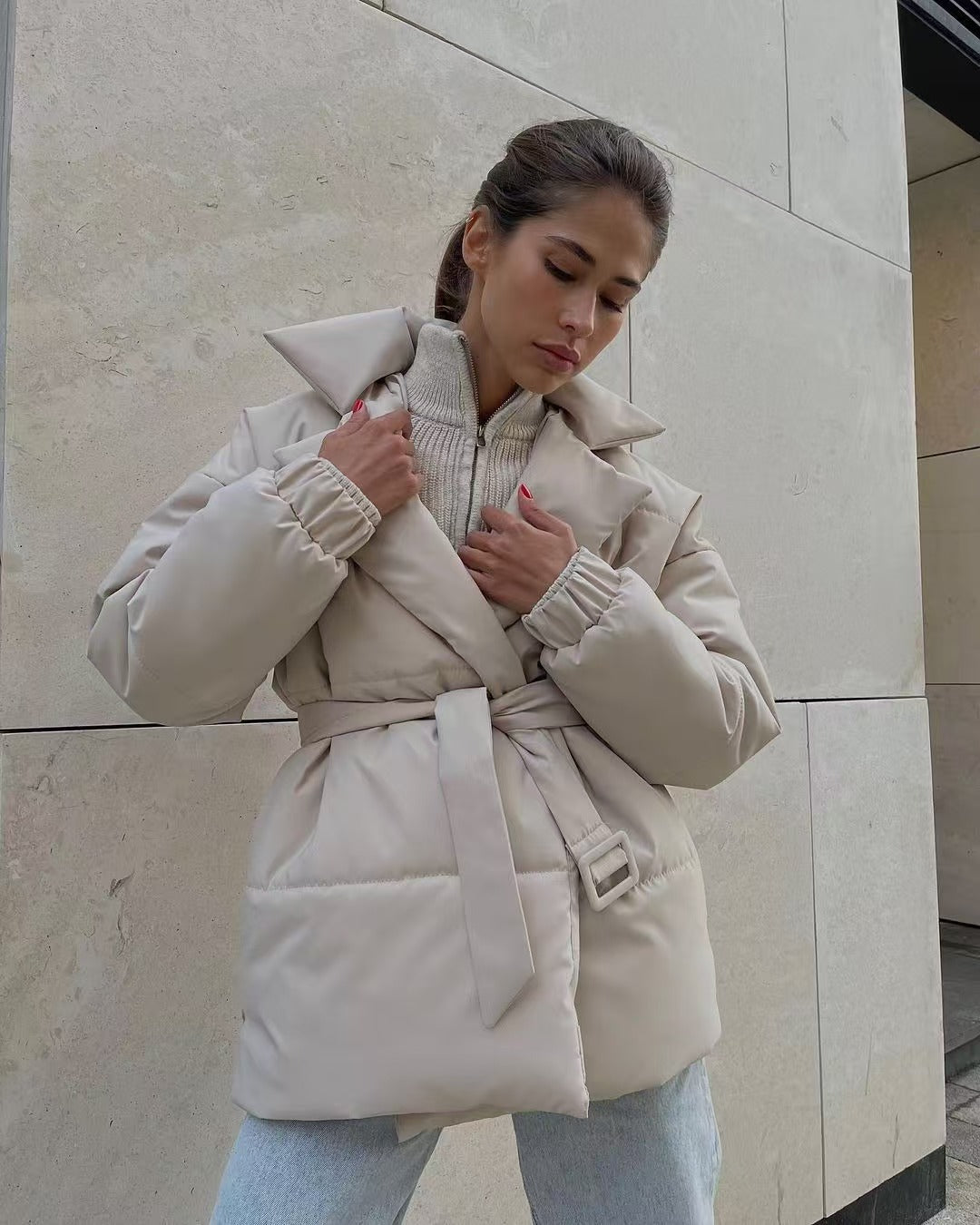 Damen eleganter gesteppter Mantel mit taillierbarem Gürtel R&B