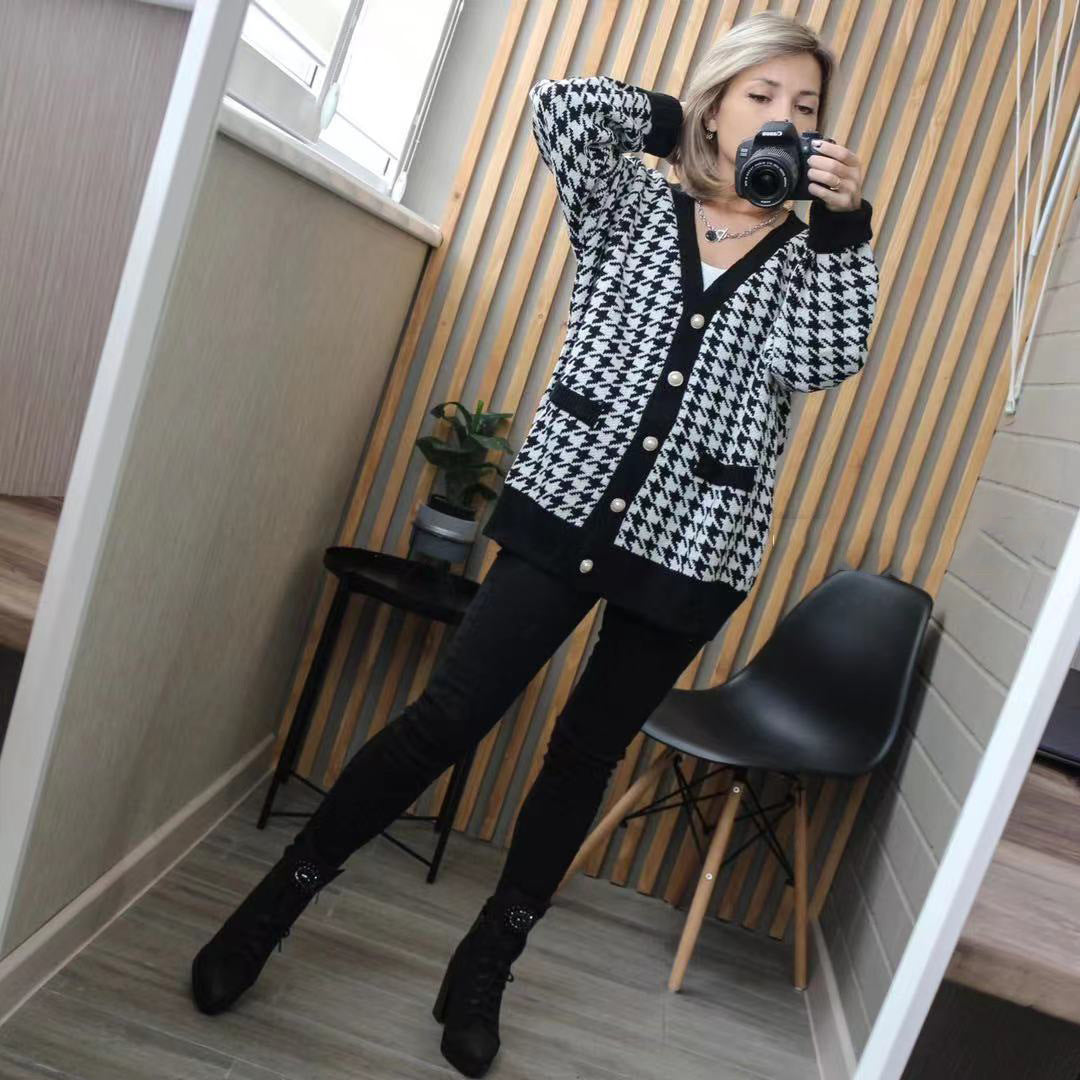 Damen modische Strickjacke mit klassischem Hahnentrittmuster und Knopfdetails R&B