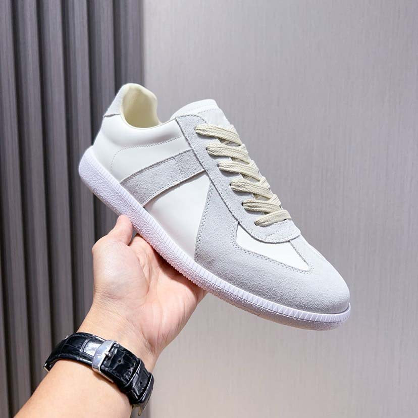 Damen modische Sneakers aus hochwertigem Wildleder mit sportlichem Akzent von R&B