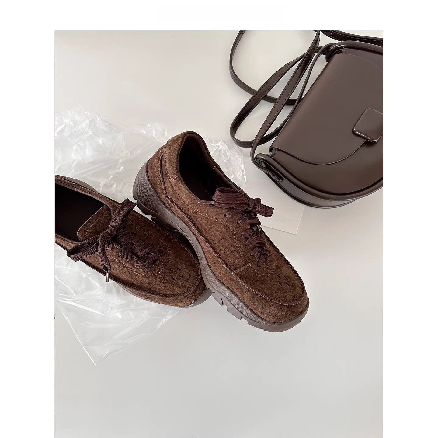 Damen Komfortable Sneaker mit gepolsterter Innensohle und trendiger Schnürung R&B