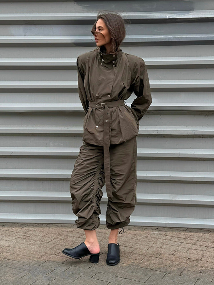 Damen modische Utility-Jacke mit Taillengürtel und trendy Knopfdetails R&B