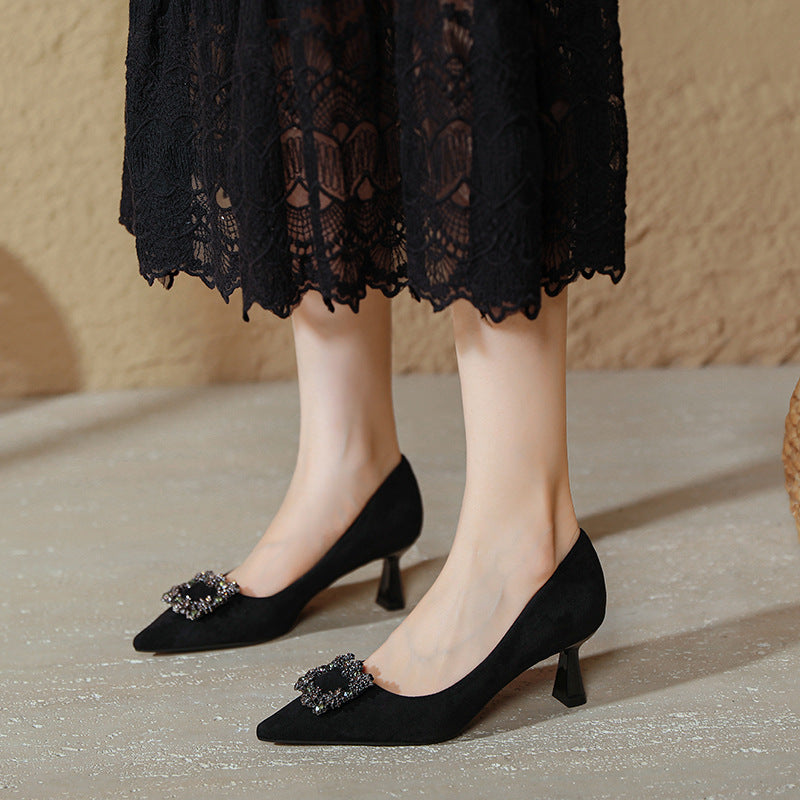 Damen elegante Pumps mit glamourösem Schmuckdetail