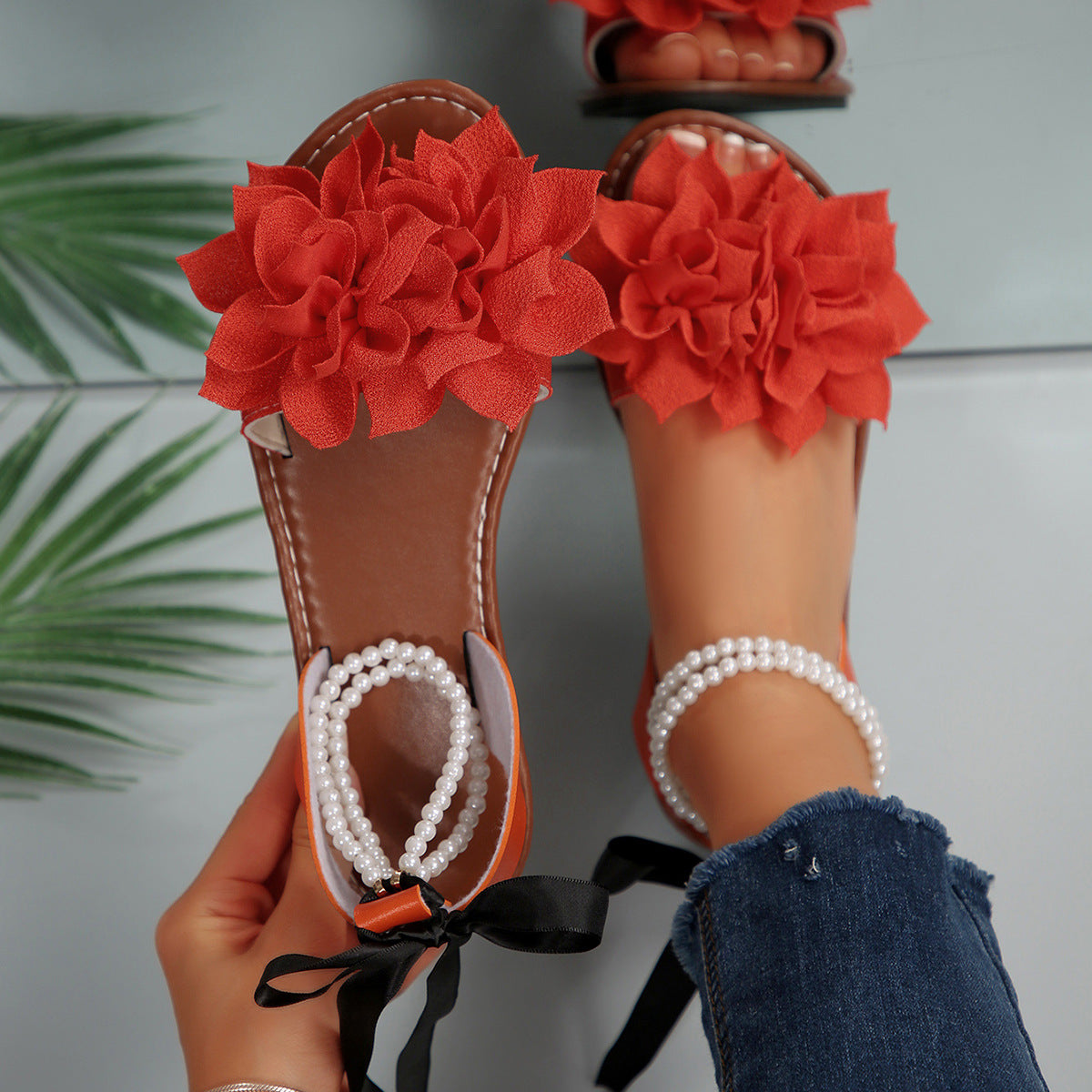 Damen Schlappen mit floralem Design und eleganter Perlenverzierung R&B