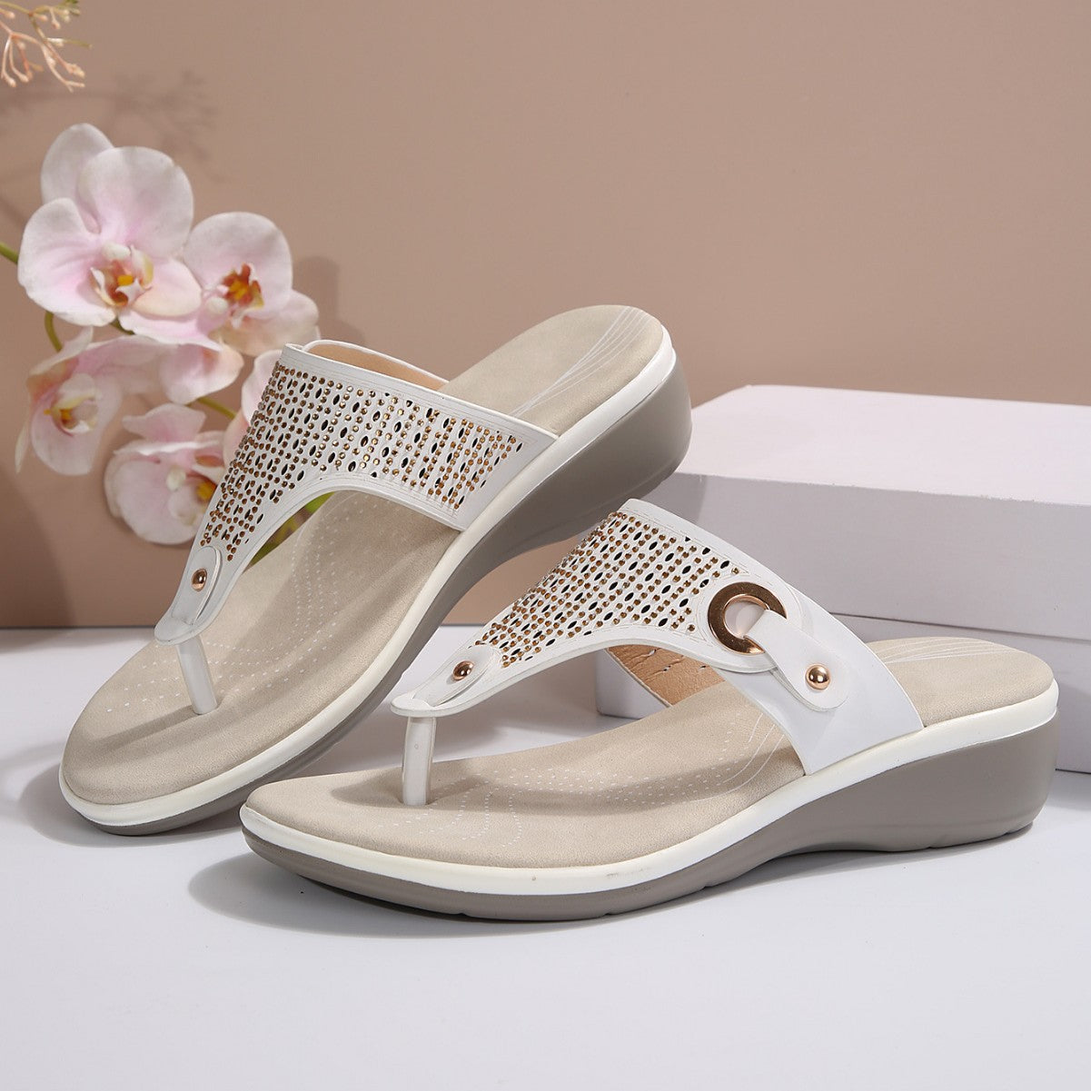 Damen Zehentrennersandalen mit funkelnden Strassdetails und rutschfester Sohle