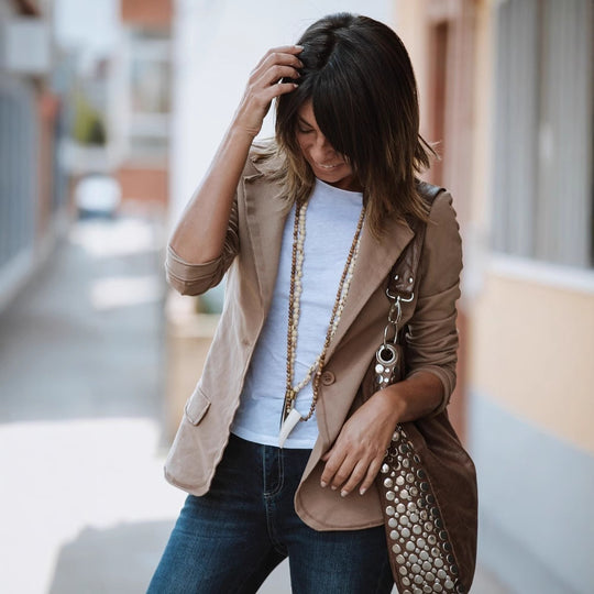 Damen Eleganter Blazer mit strukturierten Details und slim-fit Schnitt R&B
