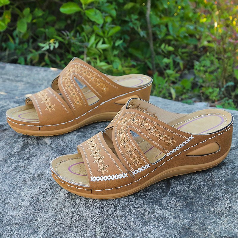 Damen Wedge-Pantoletten mit floralem Stickdesign und anatomischem Fußbett