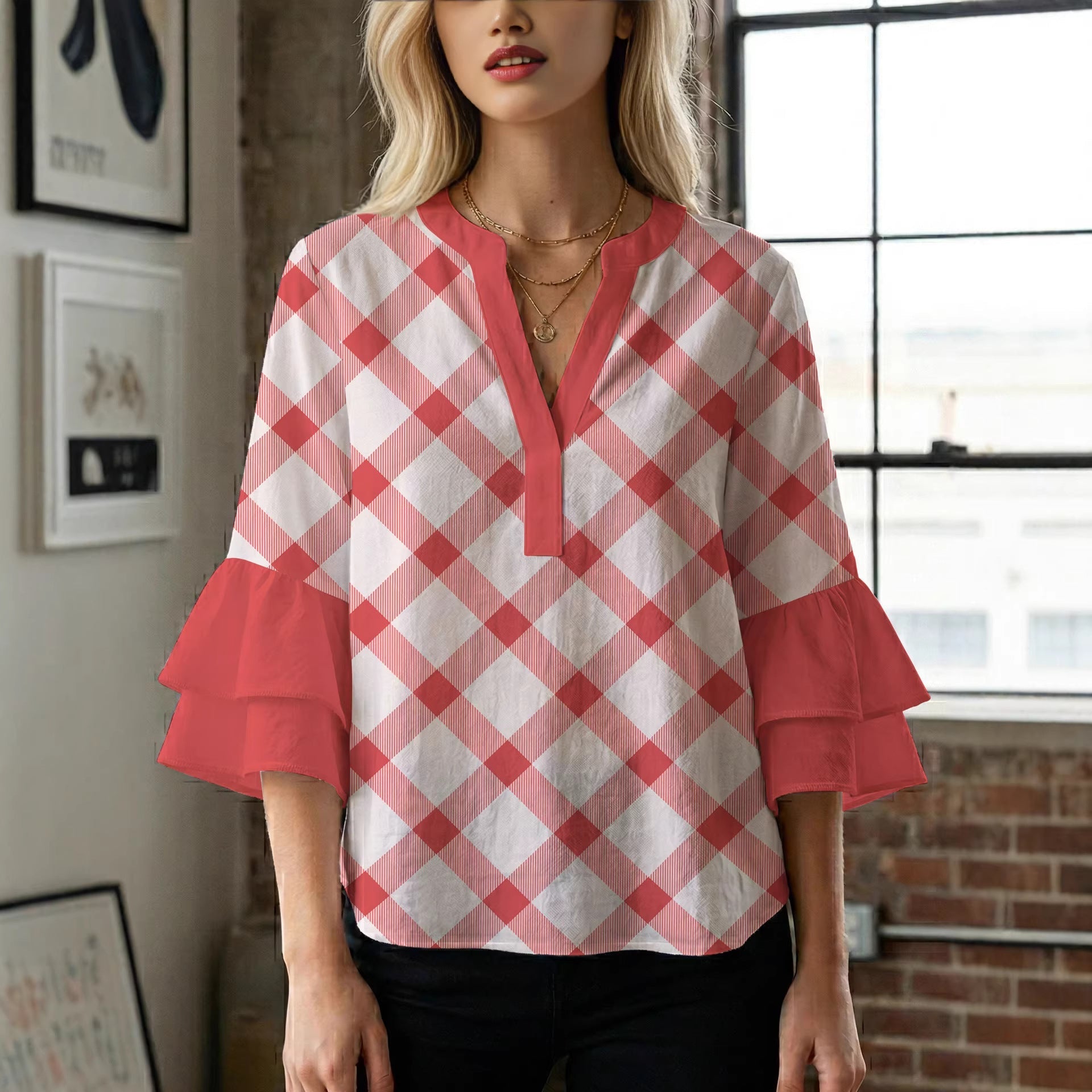Damen Bluse mit voluminösen Flügelärmel und intensivem Blattmuster