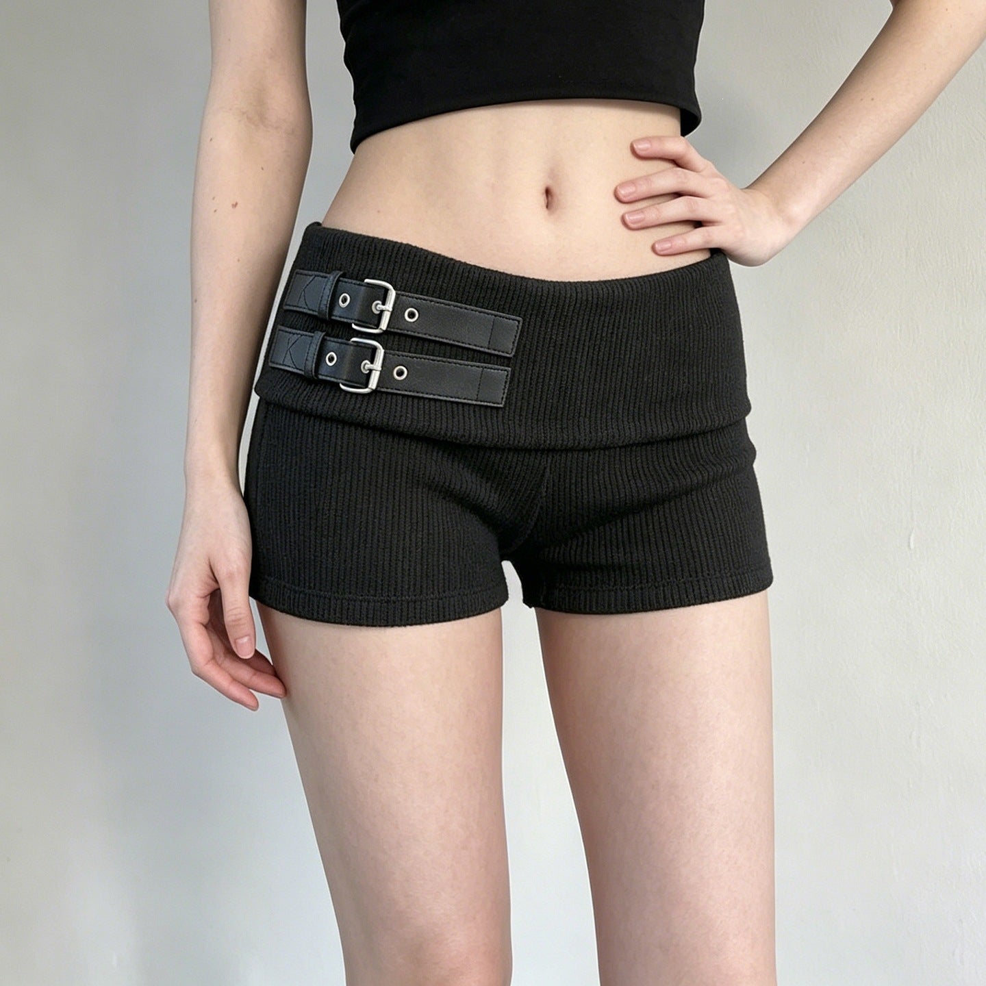Damen Shorts mit breitem Bund und dekorativen Schnallen R&B