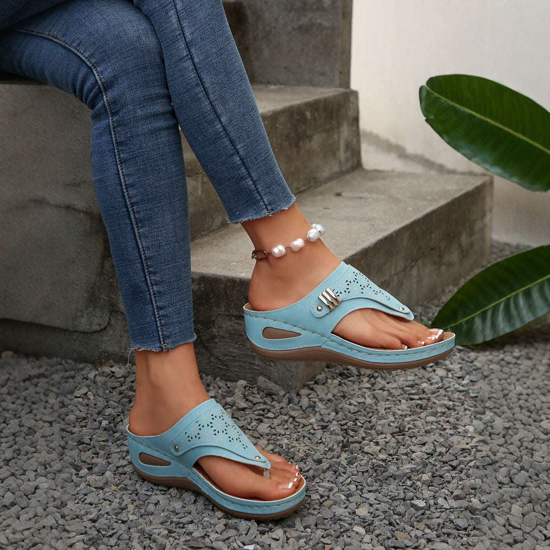 Damen Wedge-Pantolette mit elegantem Cut-Out-Design und komfortablem Fußbett R&B