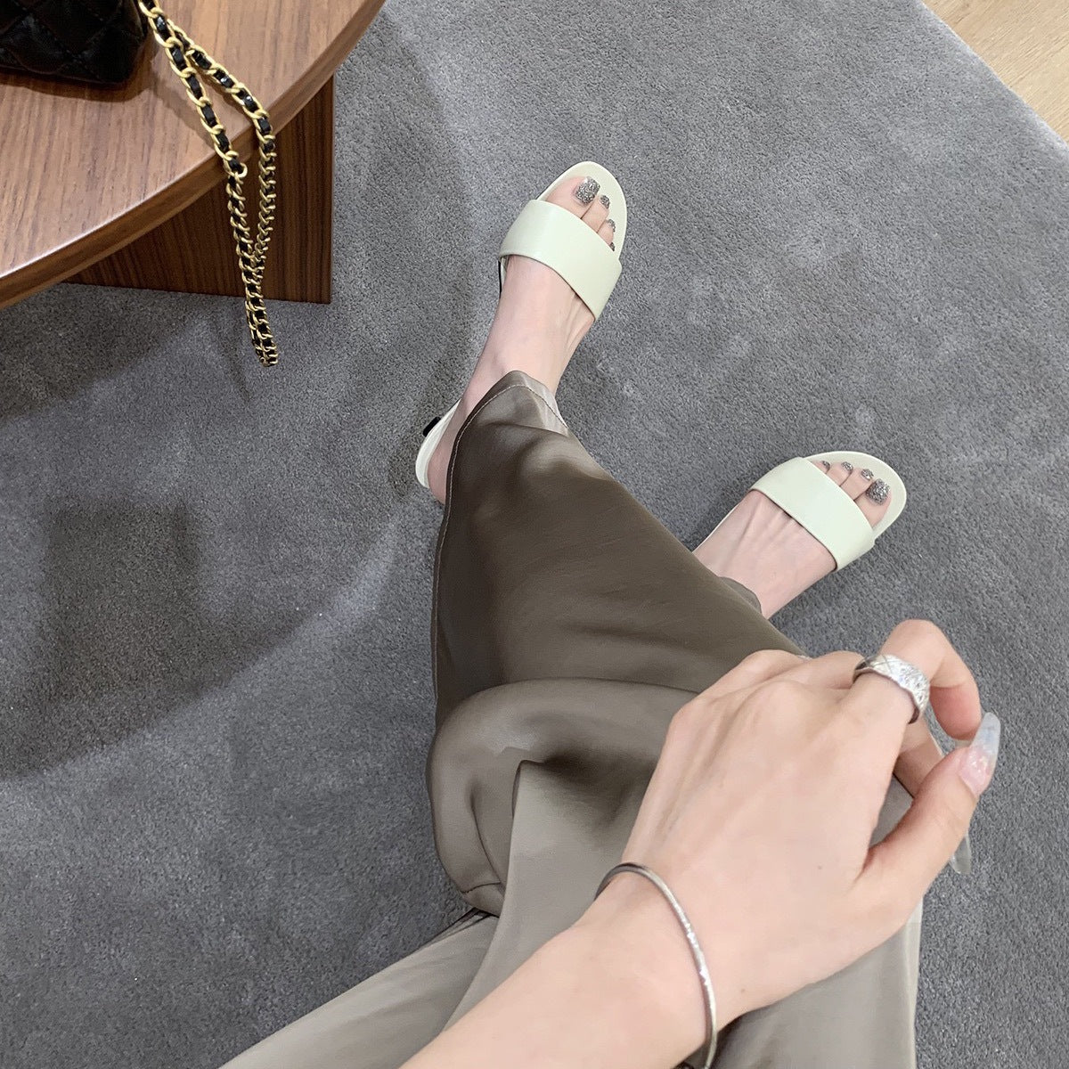 Damen Bequeme Slides mit breitem Riemendesign R&B