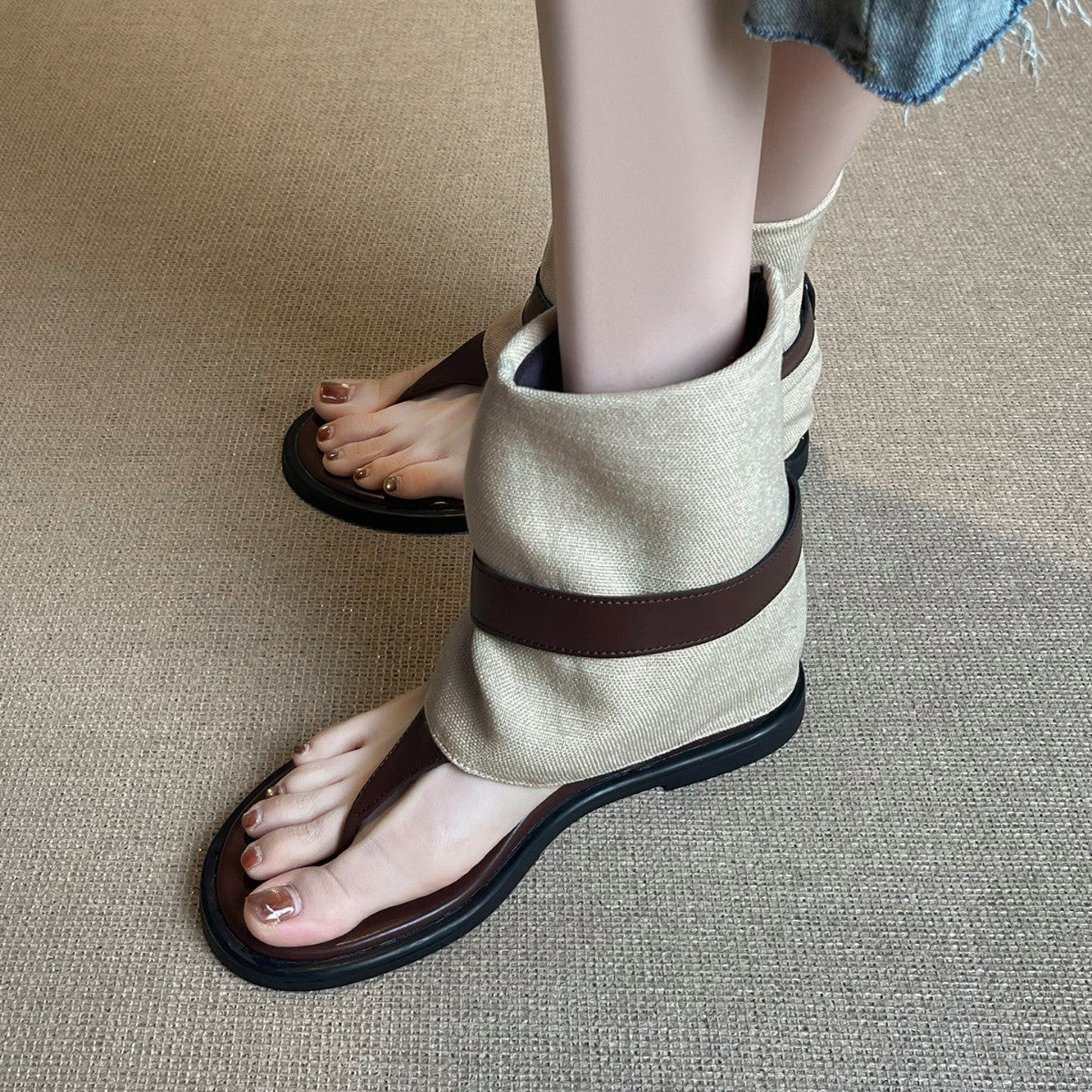 Damen modische Zehensteg-Sandalen mit gestreiftem Übertritt R&B