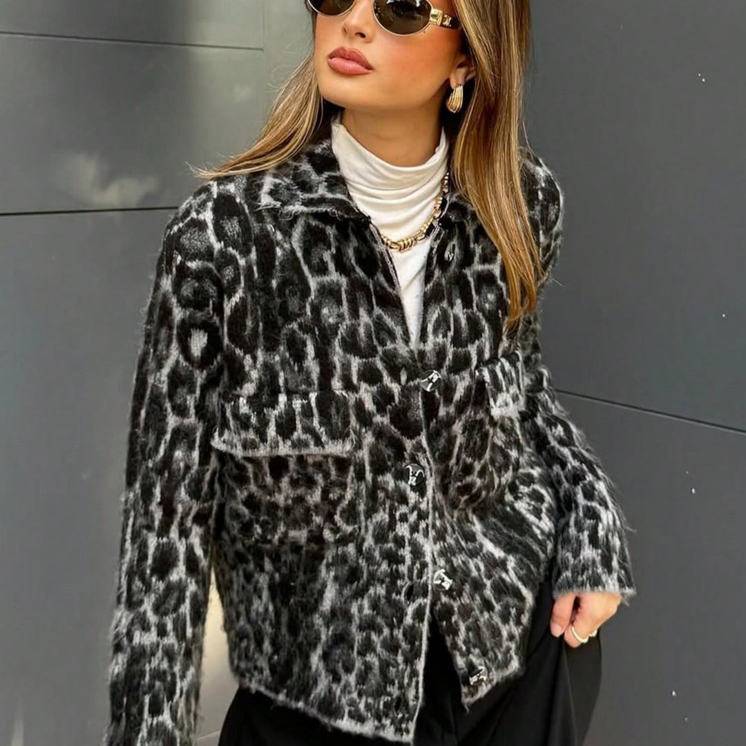 Damen modische Kurzjacke im Leopardenmuster mit aufgesetzten Taschen R&B